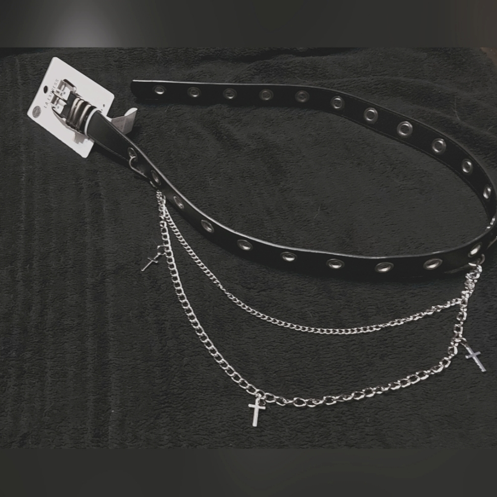 NWT grommet belt with chain/dangling charms